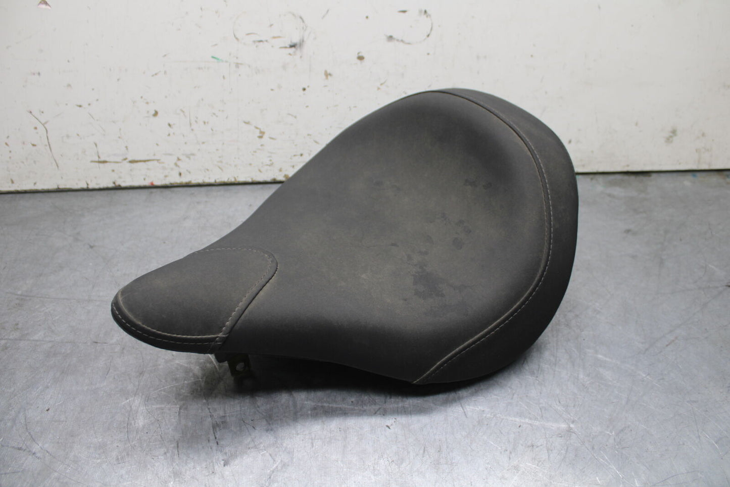 17-24 YAMAHA BOLT XVS950 FRONT DRIVERS SEAT BB729