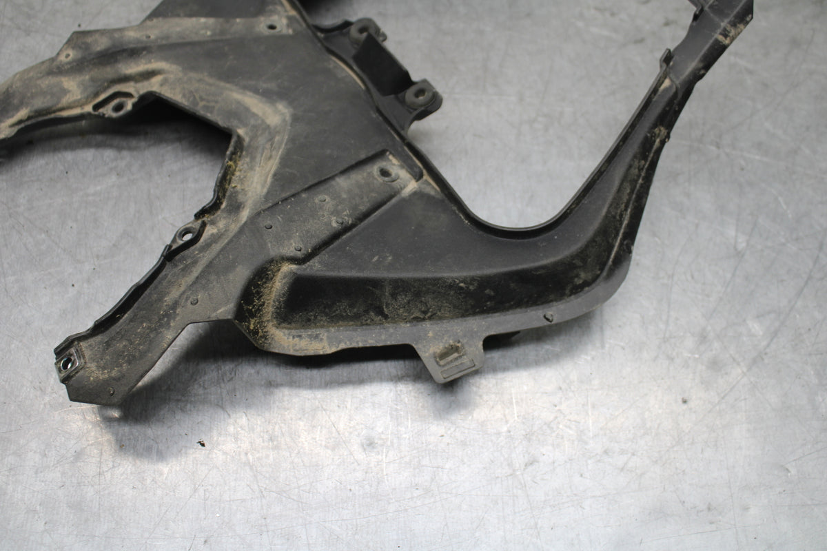 24-25 KAWASAKI NINJA ZX6R CENTER REAR BACK TAIL FAIRING COWL BB726