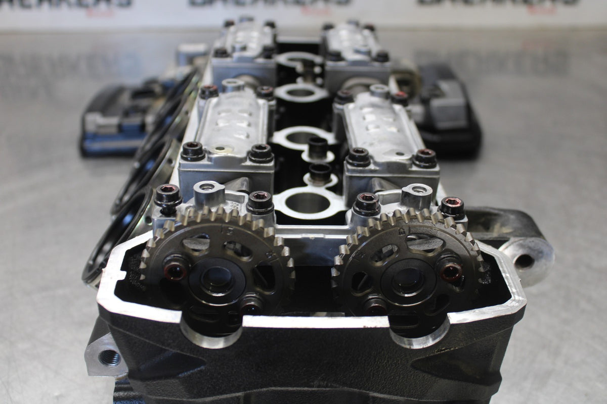 25 KAWASAKI Z900 1,659km ENGINE TOP END CYLINDER HEAD BB928