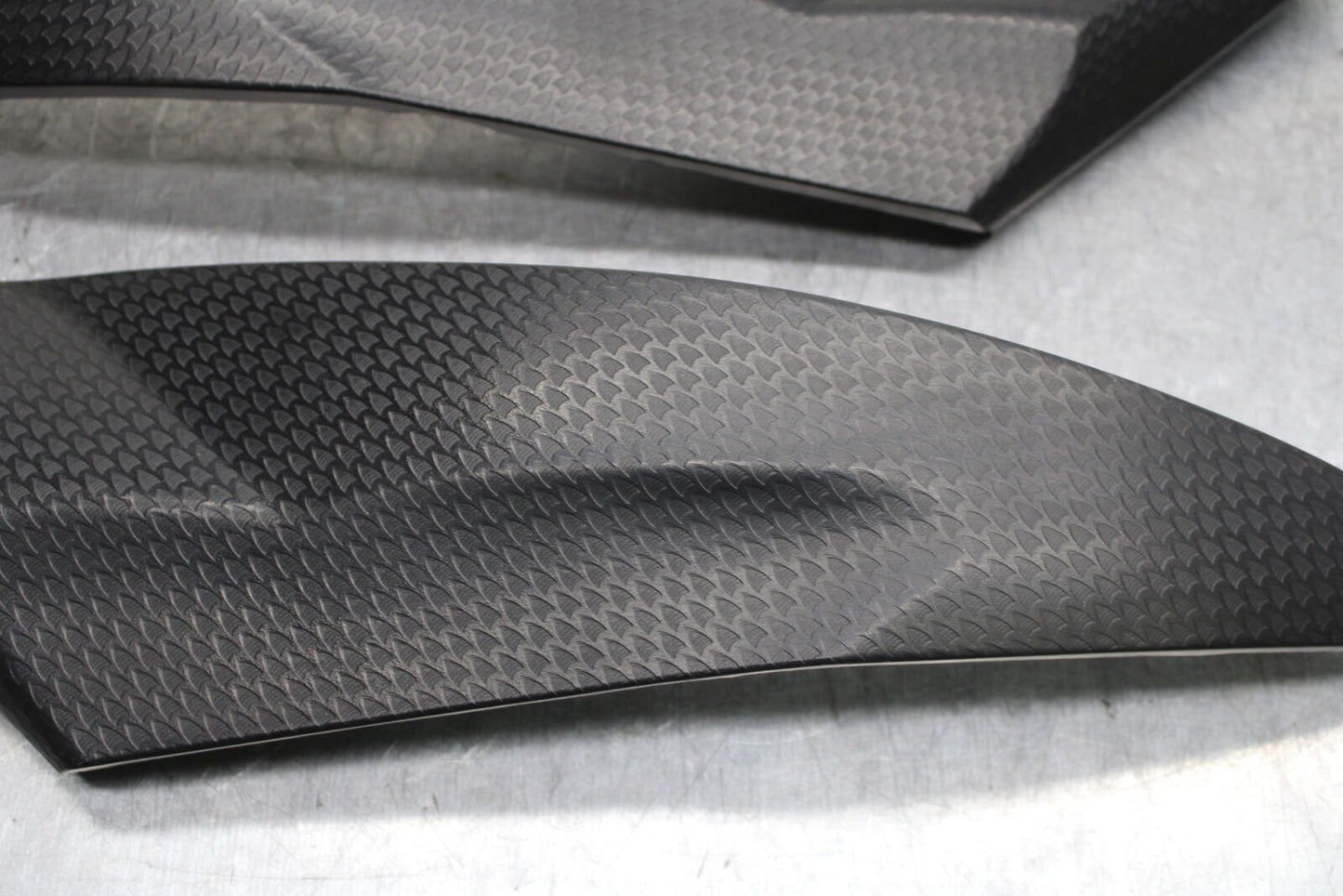 06-07 YAMAHA YZF R6 RIGHT LEFT GAS FUEL TANK PANELS COVERS TRIM SET COWLS  BB742