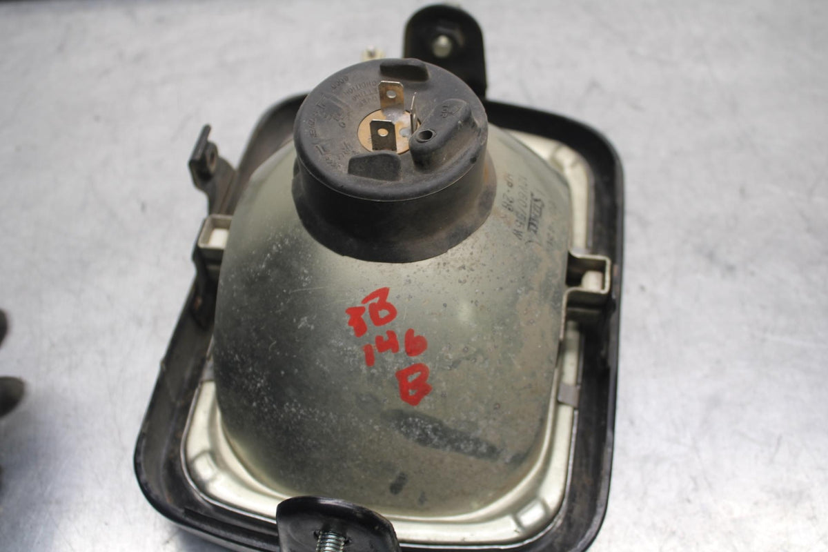 84-86 KAWASAKI GPZ900 FRONT HEADLIGHT HEAD LIGHT LAMP BB84