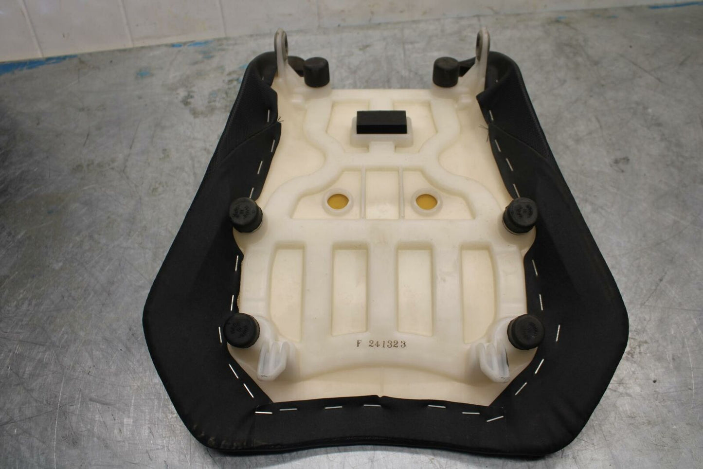 2012 Suzuki GSXR600 FRONT DRIVERS SEAT PAD SADDLE PILLION BB417