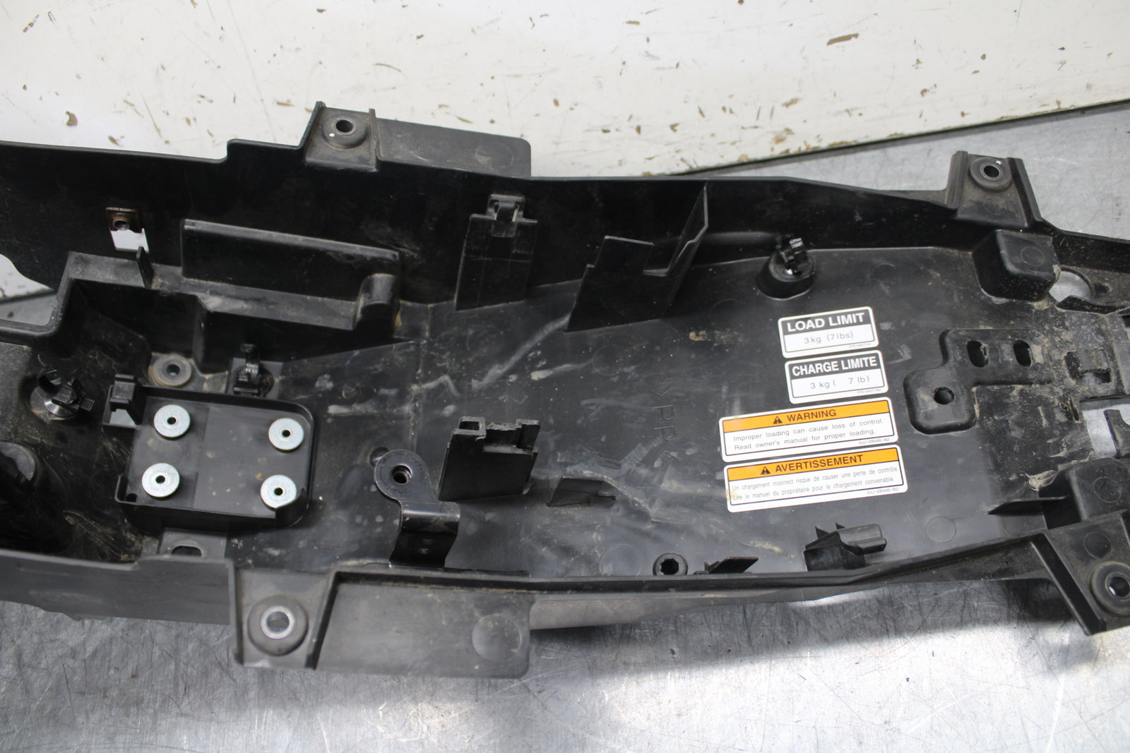 22-24 YAMAHA XSR900 REAR BACK TAIL UNDERTAIL BATTERY TRAY PLASTIC BB710
