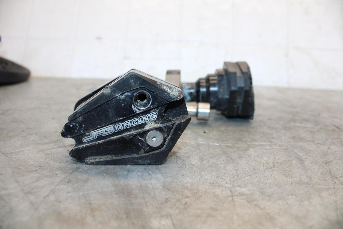 08-16 YAMAHA YZF R6 FRAME SLIDERS SET BB431