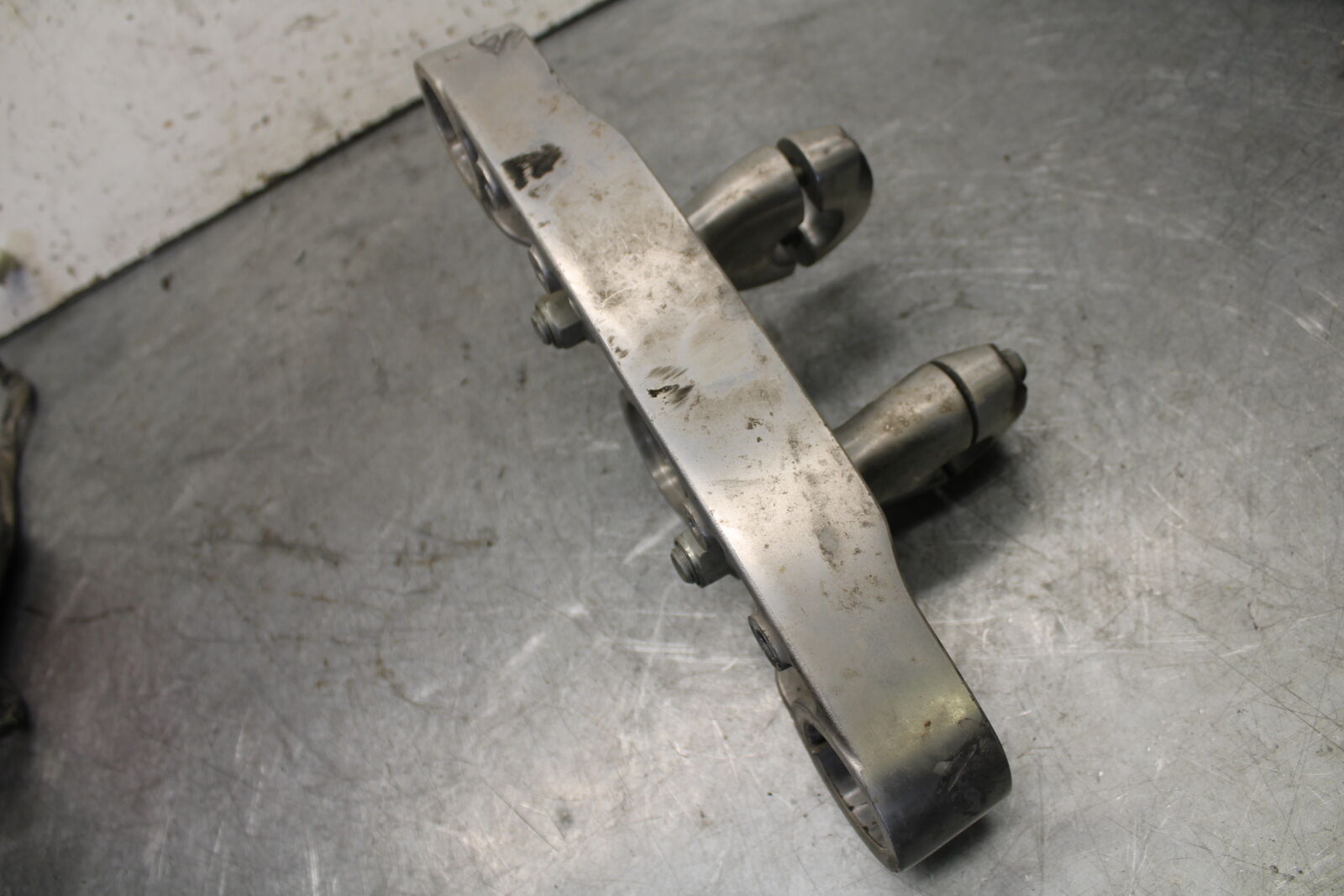 05-09 SUZUKI BOULEVARD C90 FORKS UPPER TRIPLE TREE CLAMP BB692