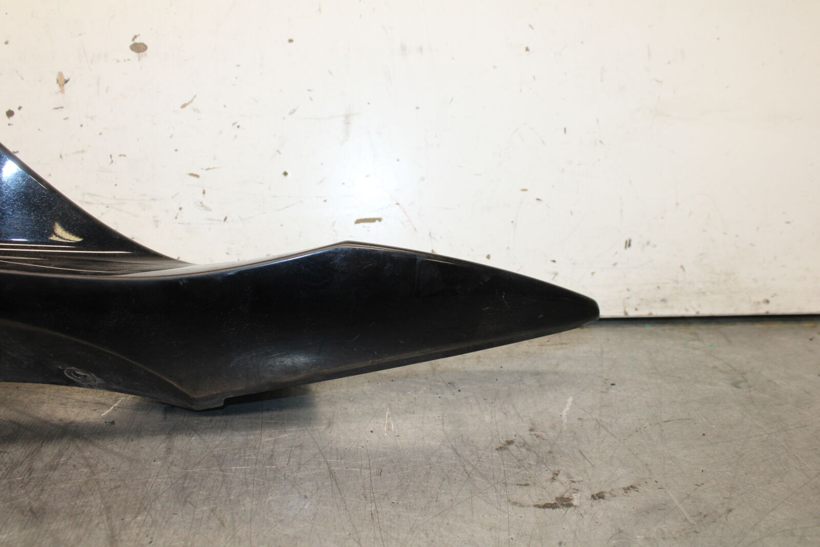 11-24 SUZUKI GSXR750 RIGHT REAR TAIL FAIRING COWL SHROUD 47100-15J10-YVB  BB714