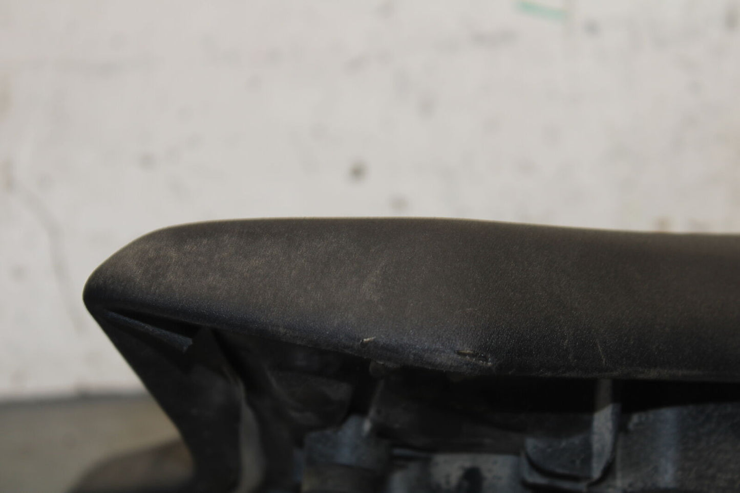 19-23 KAWASAKI NINJA ZX6R FRONT DRIVERS SEAT PAD SADDLE PILLION BB701