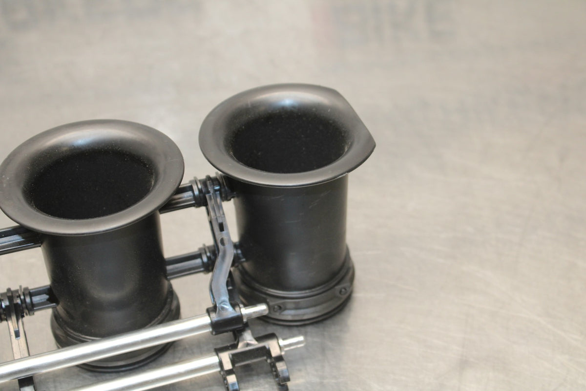 18 YAMAHA YZF R1  AIRBOX INTAKE VELOCITY STACKS BB838