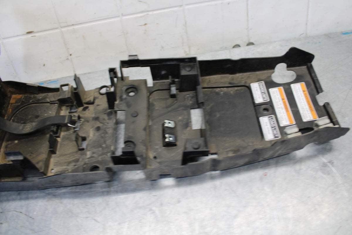 08-16 YAMAHA YZF R6 REAR BACK TAIL UNDERTAIL BATTERY TRAY PLASTIC BB436