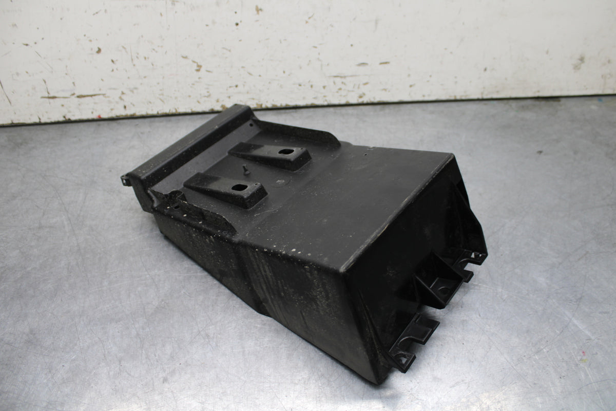 24 KAWASAKI NINJA 500 ABS REAR BACK TAIL UNDERTAIL BATTERY TRAY PLASTIC BB730