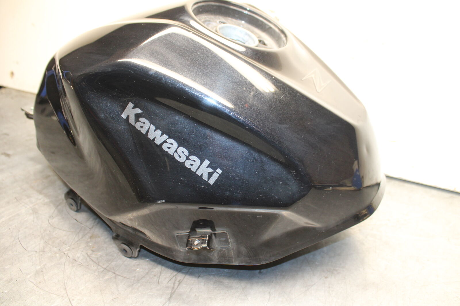 19-22 KAWASAKI Z400 GAS TANK FUEL CELL PETROL RESERVOIR BB738