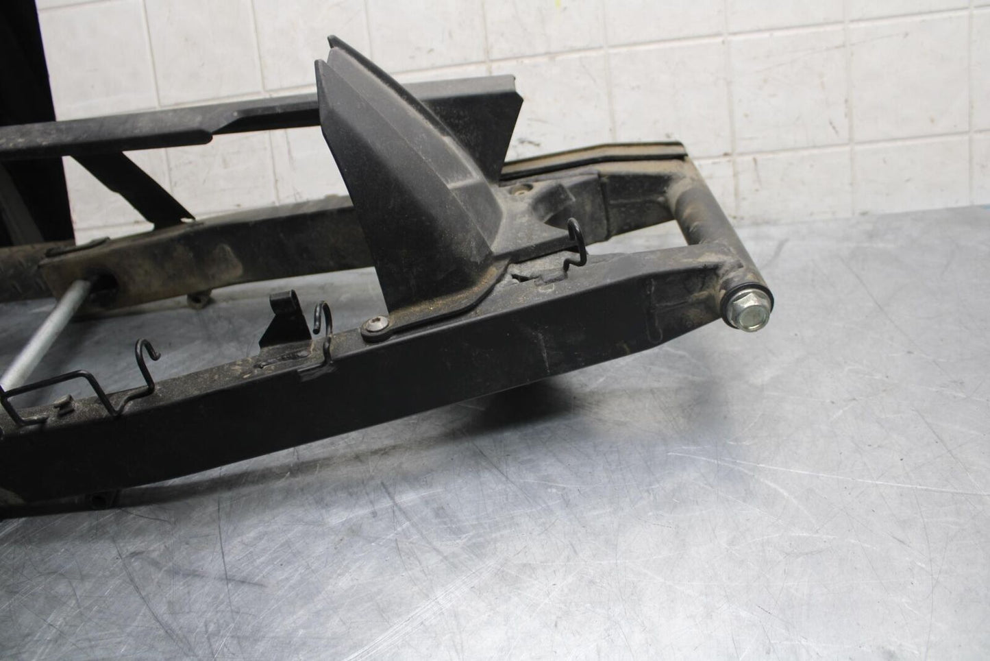 2013 Kawasaki Ninja 300 EX300B ABS REAR SWINGARM BACK SUSPENSION SWING ARM BB518