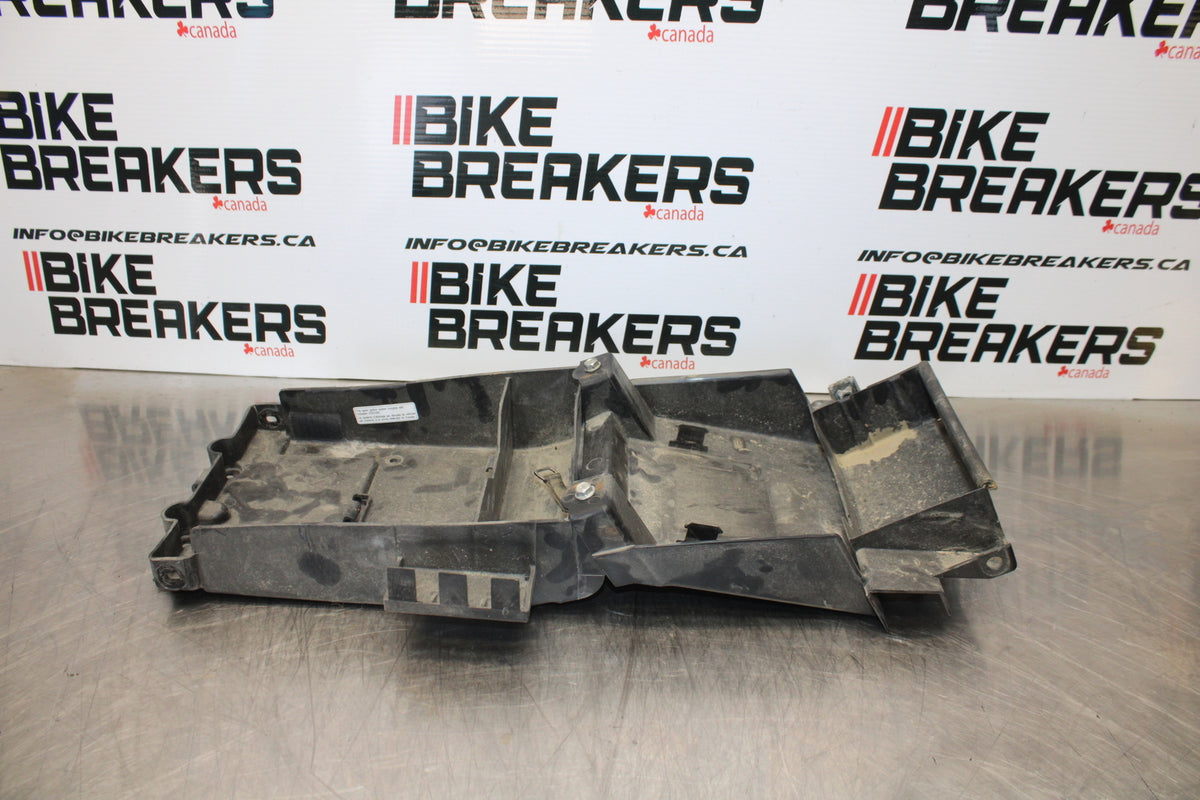 03-06 KAWASAKI Z1000 REAR BACK TAIL UNDERTAIL BATTERY TRAY PLASTIC BB164