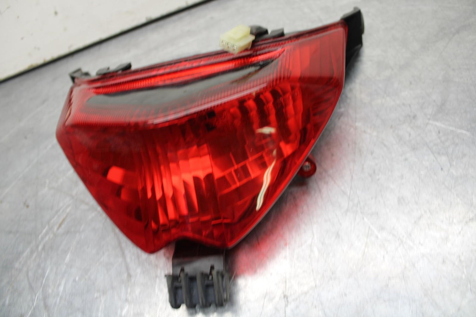 07-12 SUZUKI BANDIT GSF 650 F GSX650F/ REAR TAIL TAILLIGHT BACK BRAKE LIGHT BB90