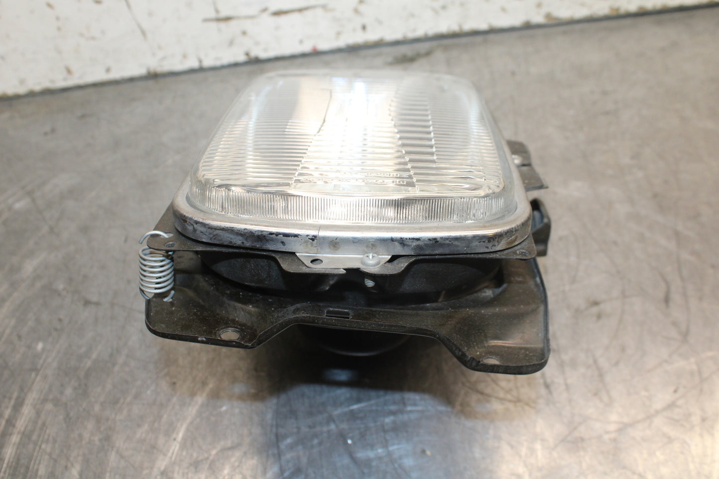84 HONDA INTERCEPTOR 750 VF750F FRONT HEADLIGHT HEAD LIGHT LAMP BB108