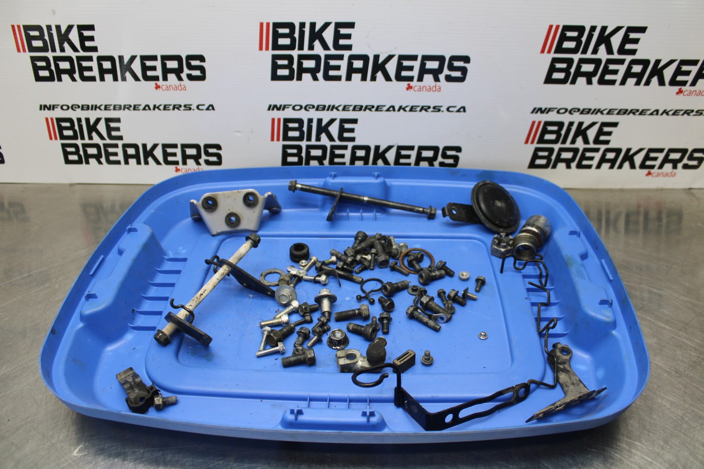 08 KAWASAKI VULCAN 900 MOUNTING BOLTS HARDWARE MOTOR SCREWS BB184