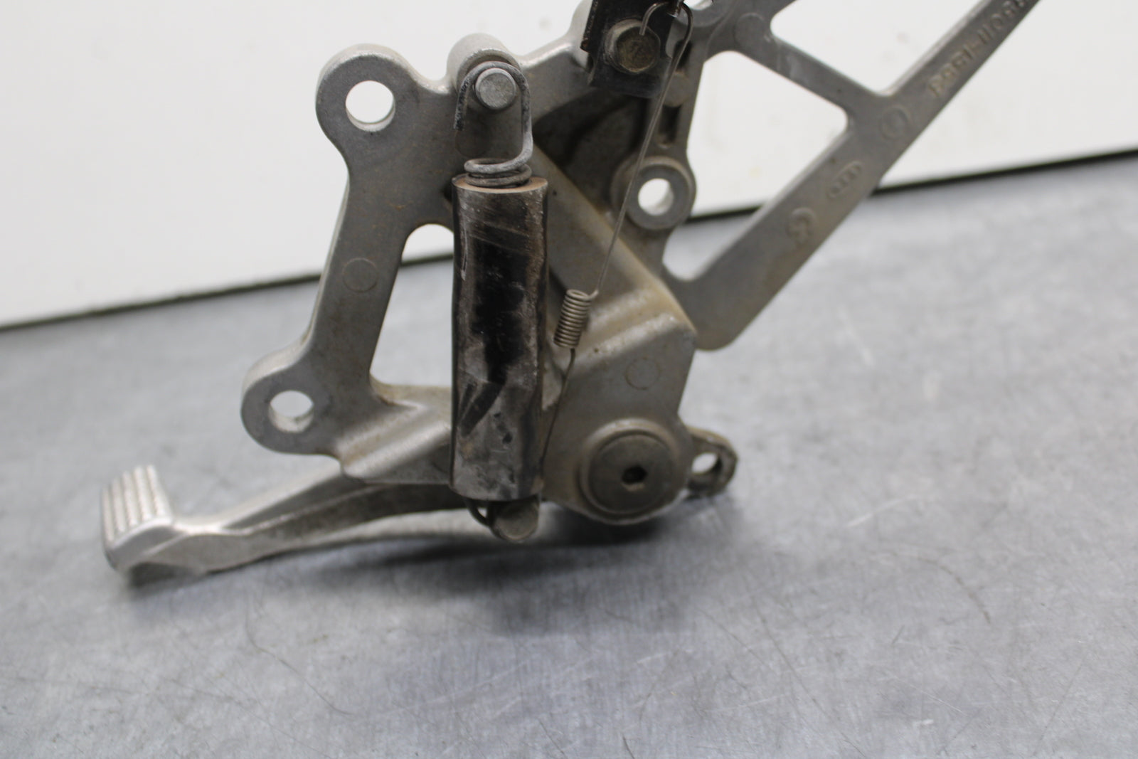 93-94 KAWASAKI NINJA ZX7R RIGHT REARSET REAR SET DRIVER FOOT PEG REST STOP BB124