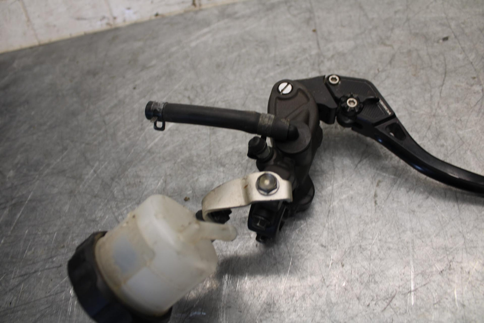 2016 Honda CBR1000RR FRONT BRAKE MASTER CYLINDER w/ VORTEX LEVER BB530