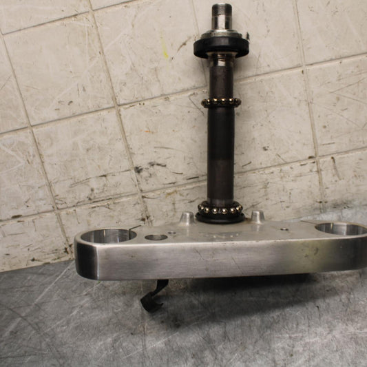 2007 Suzuki Boulevard M50B FRONT FORKS CLAMP LOWER TRIPLE TREE STEM BB537