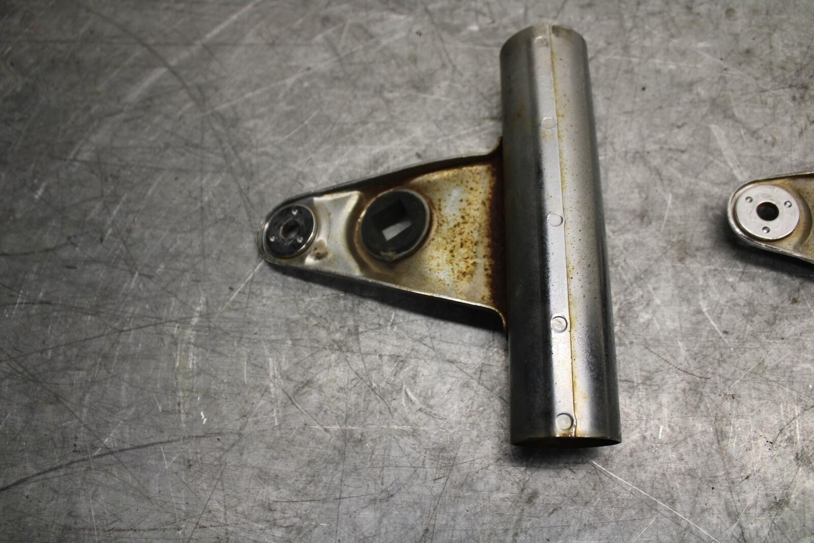 1982 Suzuki GS450L SINGLE HEADLIGHT HEAD LAMP LIGHT BRACKETS BB52