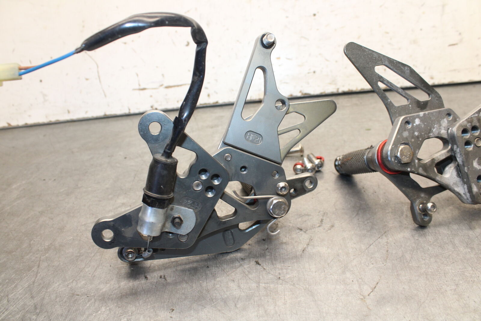 09-12 KAWASAKI NINJA ZX6R RIGHT LEFT REARSETS REAR SET DRIVER FOOT PEGS  BB698