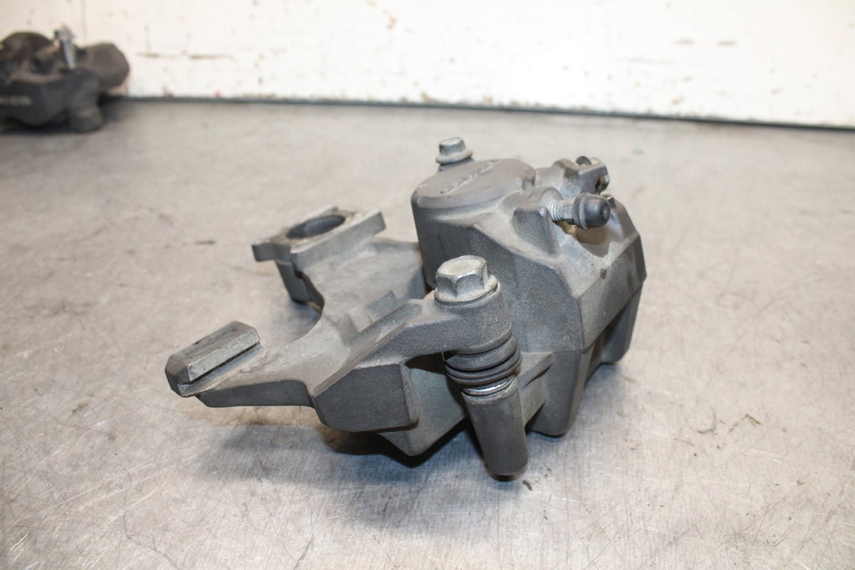08-09 SUZUKI GSXR600 REAR BACK BRAKE CALIPER W MOUNT BRACKET BB728