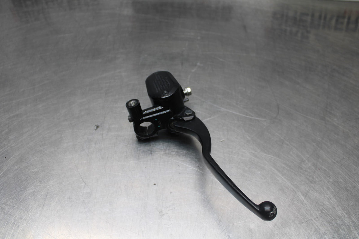 18-26 KAWASAKI Z400 FRONT BRAKE MASTER CYLINDER w/ LEVER BB852