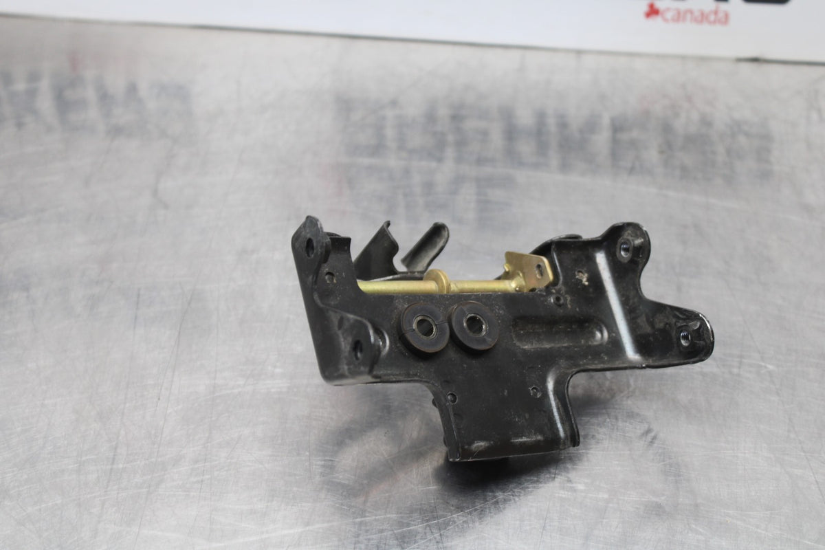 93-07 YAMAHA VMAX 1200 SEAT BRACKET MOUNT MOUNTING BRACKET BB197