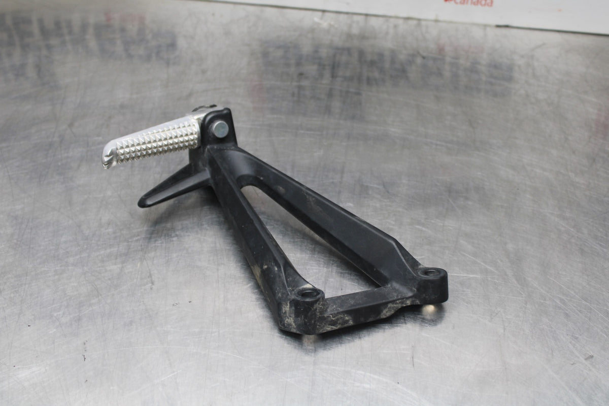 17-18 YAMAHA YZF R3 LEFT REAR BACK PASSENGER PEG BB788