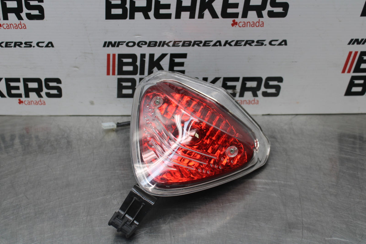 15 SUZUKI GW250F REAR TAIL TAILLIGHT BACK BRAKE LIGHT BB789