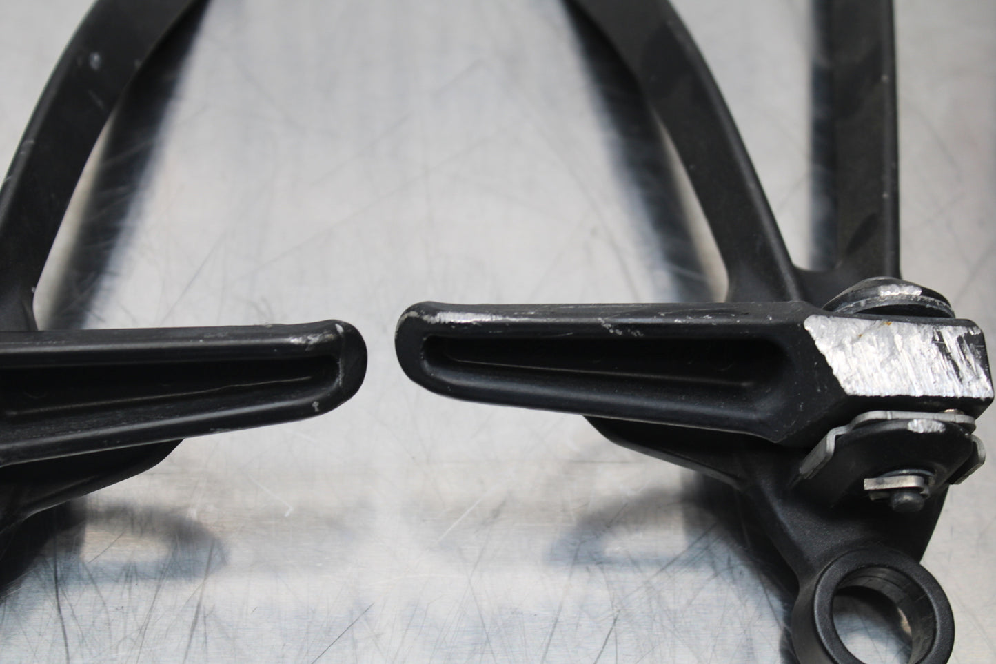 13-17 KAWASAKI NINJA ZX6R ZX636 ABS REAR BACK PASSENGER PEG SET PAIR BB143