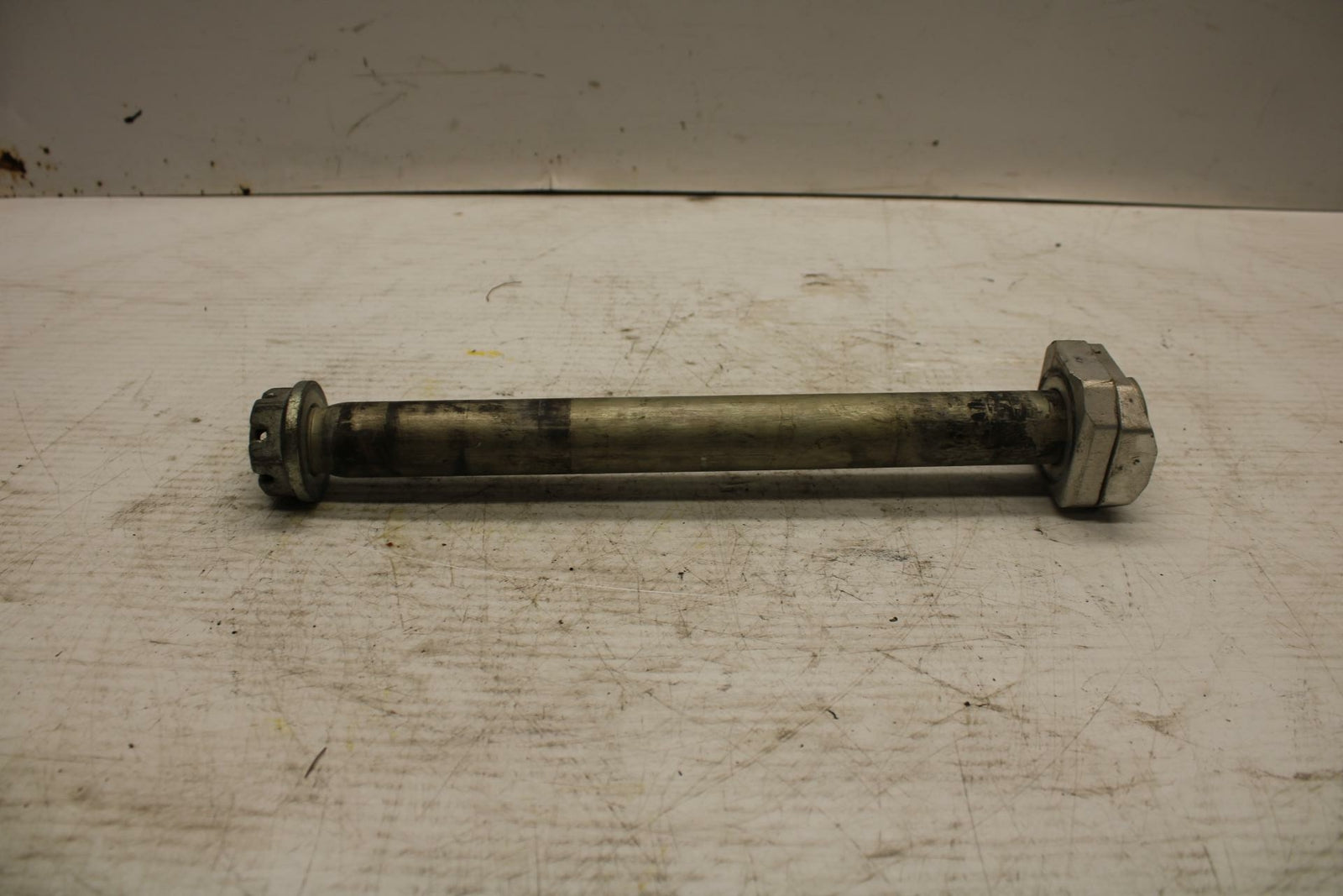 06-07 SUZUKI GSXR600 REAR AXLE BACK WHEEL RIM PIVOT BOLT AXEL BB289