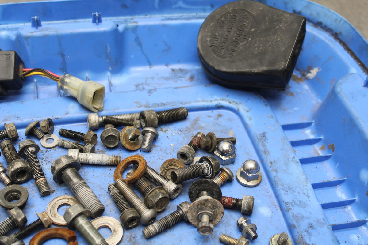 03 KAWASAKI VULCAN 1600 MOUNTING BOLTS HARDWARE SCREWS BB865