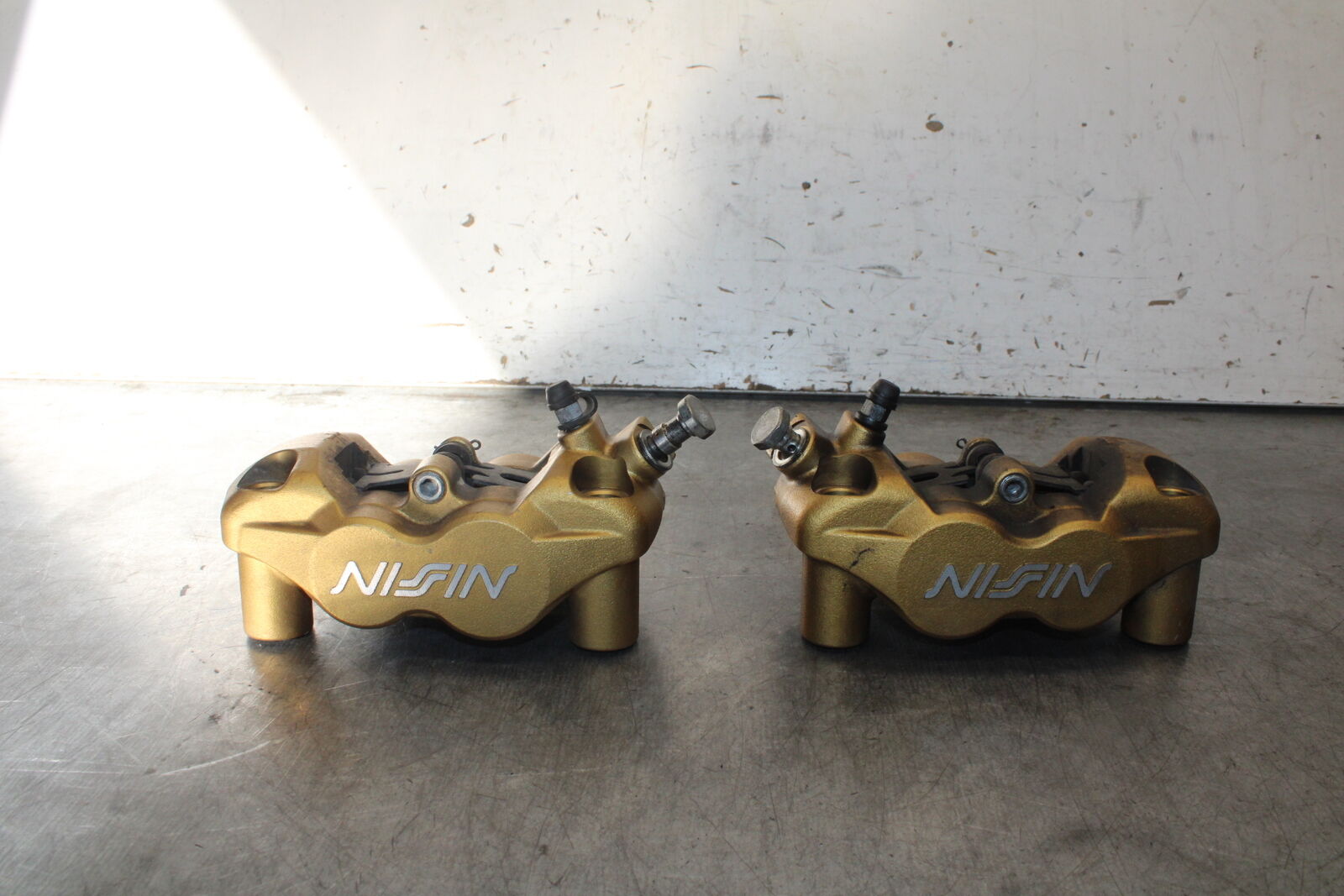 07-08 TRIUMPH DAYTONA 675 RIGHT LEFT FRONT BRAKE CALIPER SET PAIR CALIPERS BB685