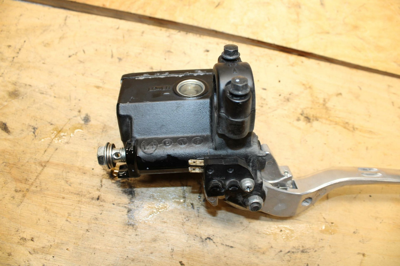 07-12 SUZUKI BANDIT 650S FRONT BRAKE MASTER CYLINDER w/ LEVER BB328
