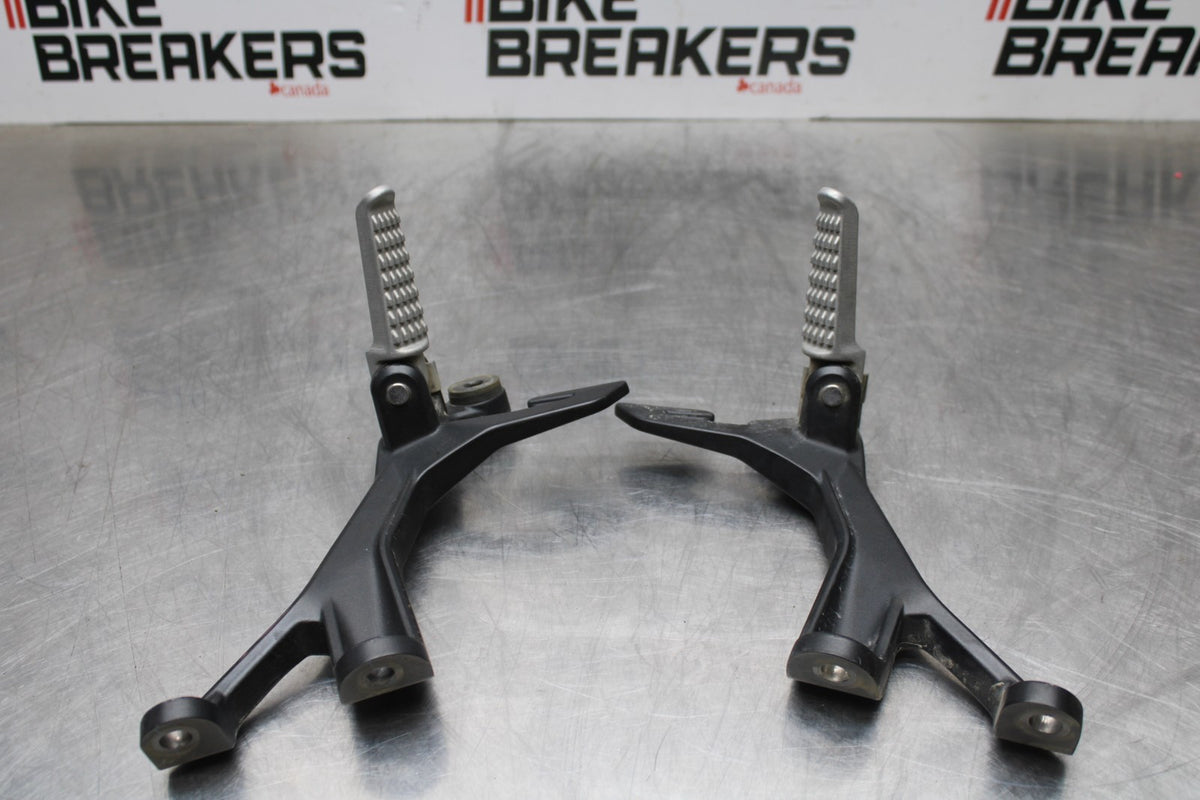 18-23 KAWASAKI NINJA 400 EX400 ABS REAR BACK PASSENGER PEG SET PAIR BB177