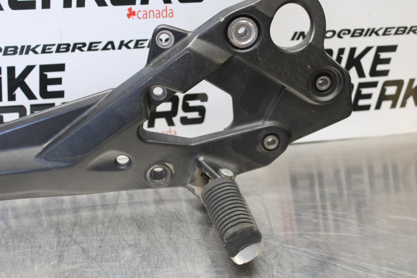 09-15 YAMAHA FZ6R RIGHT REARSET REAR SET DRIVER FOOT PEG REST STOP BB161