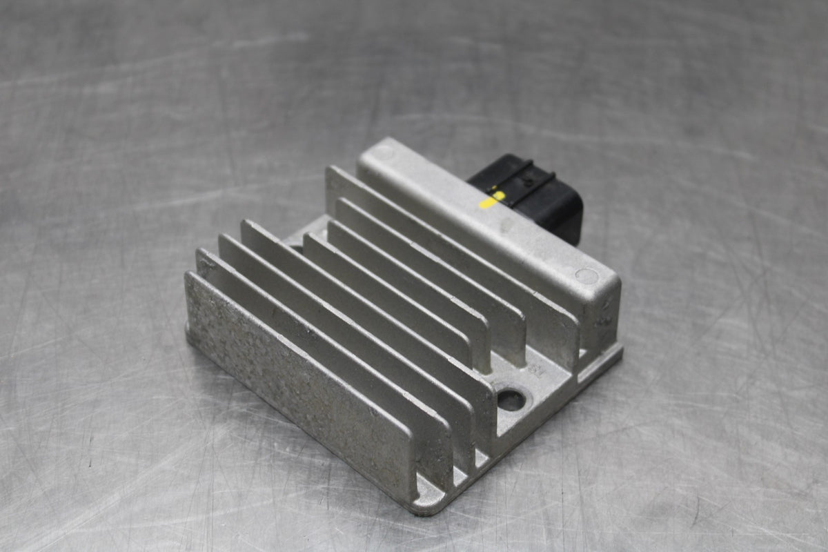 24 KAWASAKI NINJA 500 ABS RECTIFIER VOLTAGE REGULATOR BB818