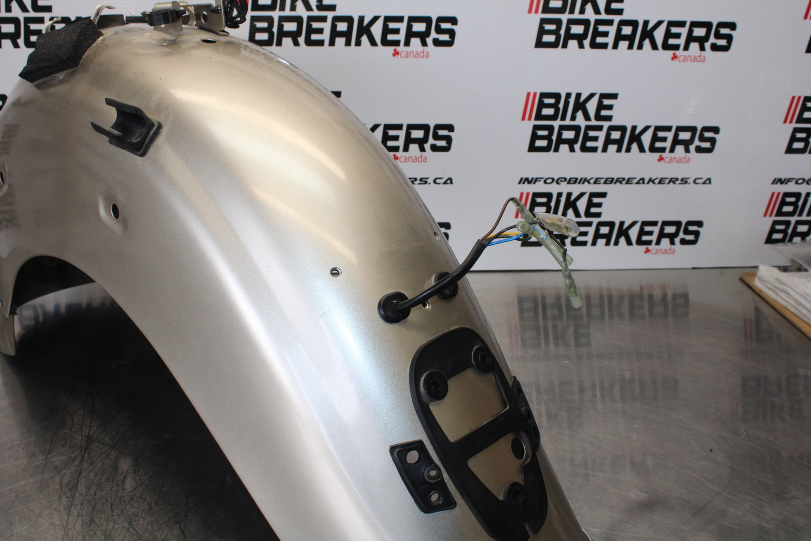 09 YAMAHA ROYAL STAR XVZ1300TF VENTURE REAR BACK WHEEL FENDER MUD GUARD BB151