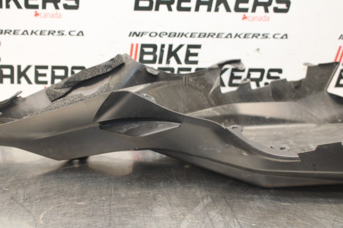 18 YAMAHA YZF R1  REAR BACK TAIL UNDERTAIL FAIRING COWL FENDER BB838