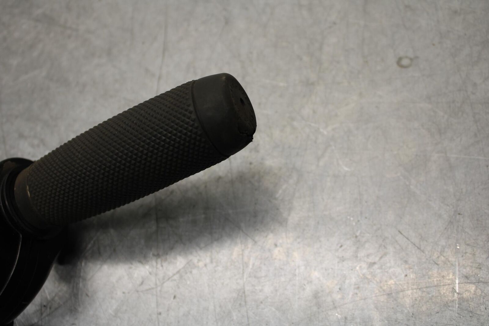 2012 Yamaha FZ8 RIGHT THROTTLE GRIP BB550