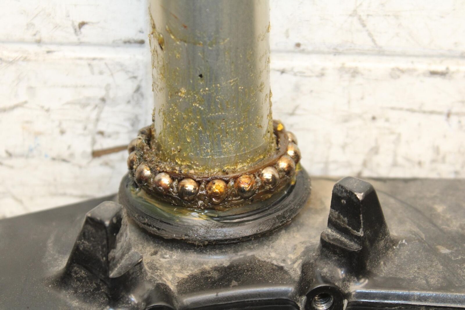 2000 Kawasaki Ninja ZX12R ZX1200A FRONT FORKS CLAMP LOWER TRIPLE TREE STEM BB565