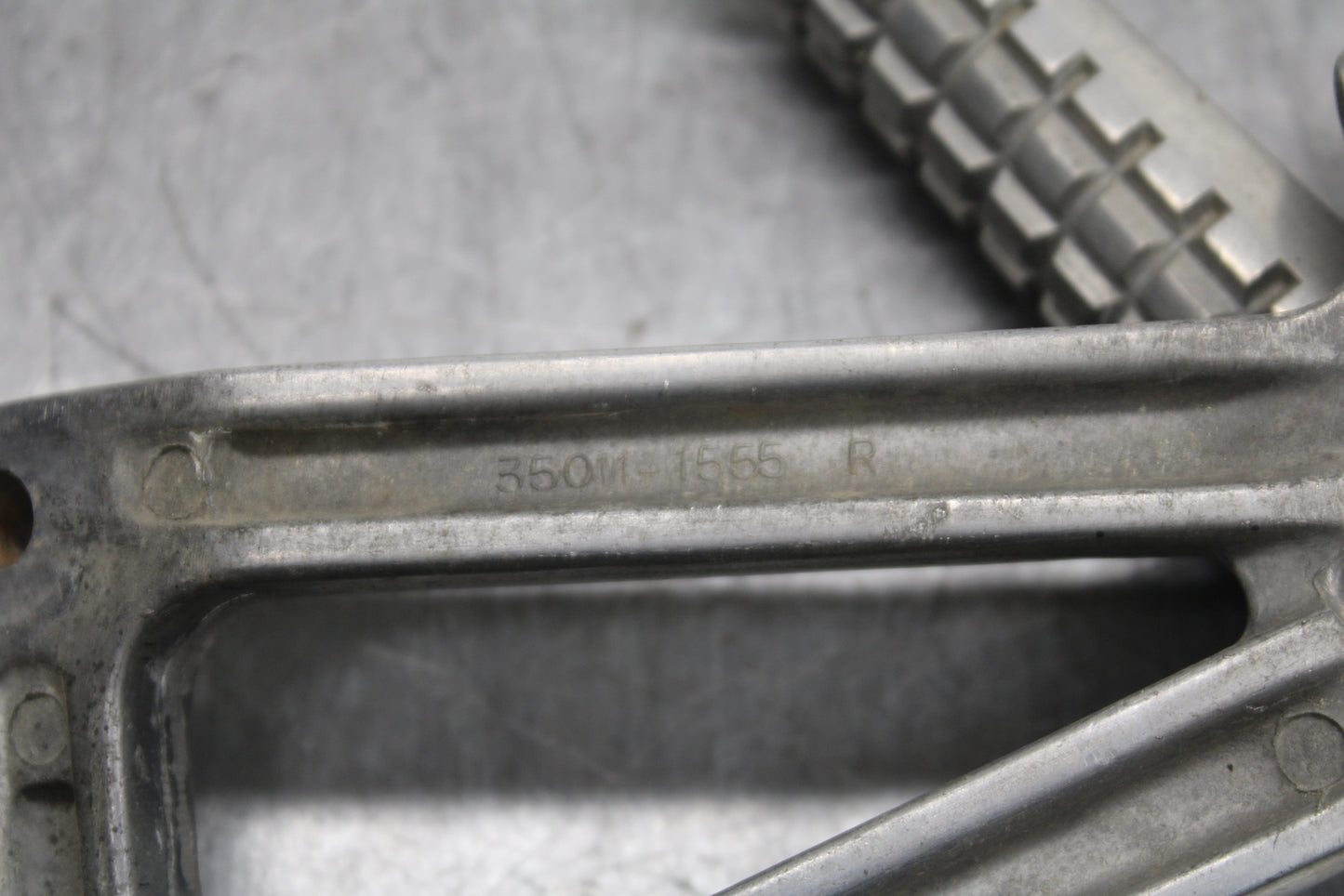 93-94 KAWASAKI NINJA ZX7R REAR BACK PASSENGER PEG SET PAIR BB122