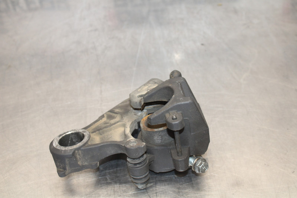 06-07 SUZUKI GSXR600 REAR BACK BRAKE CALIPER W MOUNT BRACKET BB836
