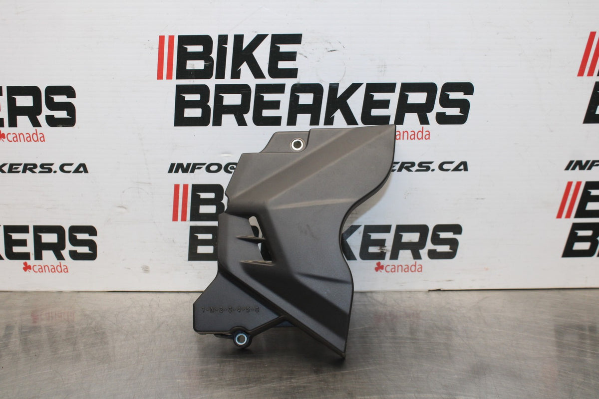 23 YAMAHA YZF R3 ENGINE SPROCKET COVER BB806