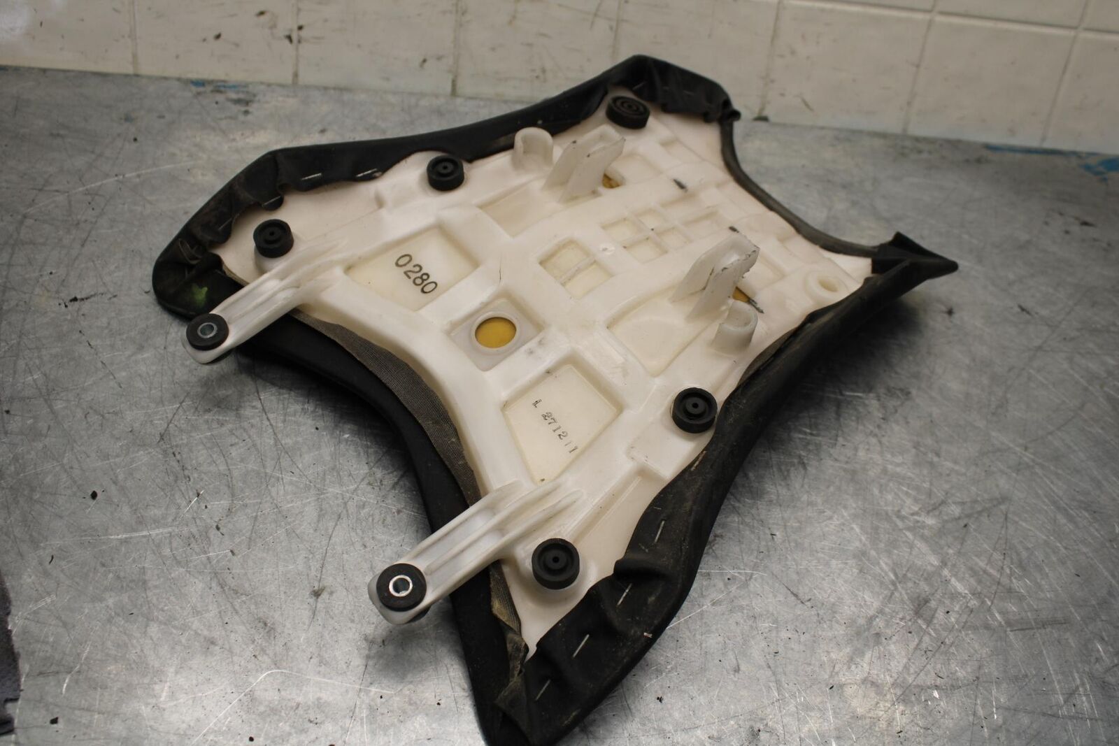 11-15 KAWASAKI ZX1000R FRONT DRIVERS SEAT PAD SADDLE PILLION BB445