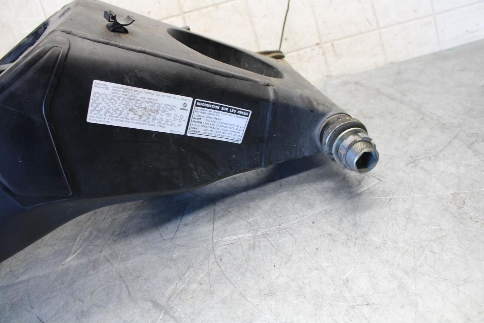 2009 Yamaha YZF R6 REAR SWINGARM BACK SUSPENSION SWING ARM 13S-22110-00-00 BB532