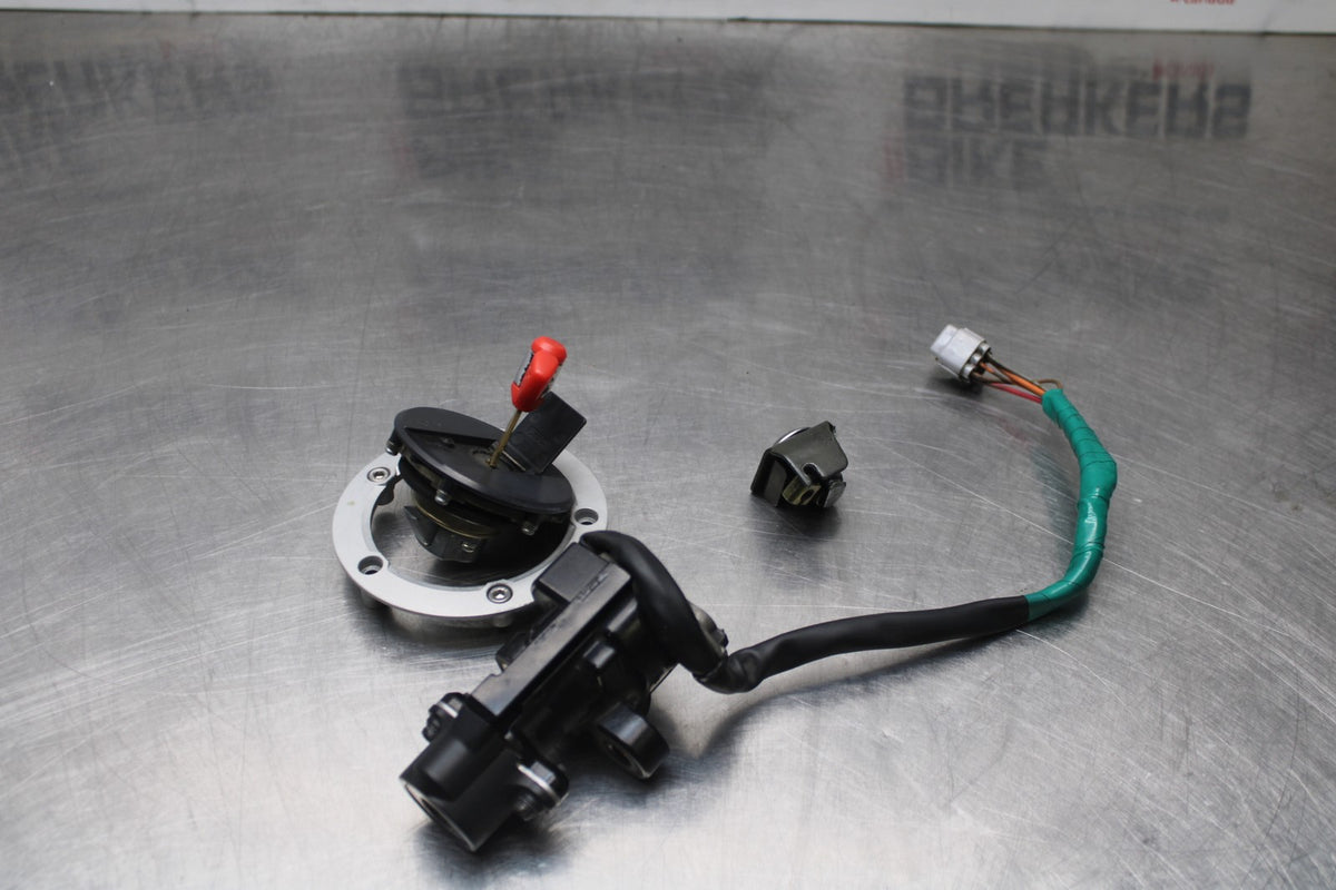 05-06 SUZUKI GSXR1000 IGNITION LOCK KEY SET W/ GAS CAP AND SEAT LOCK BB857
