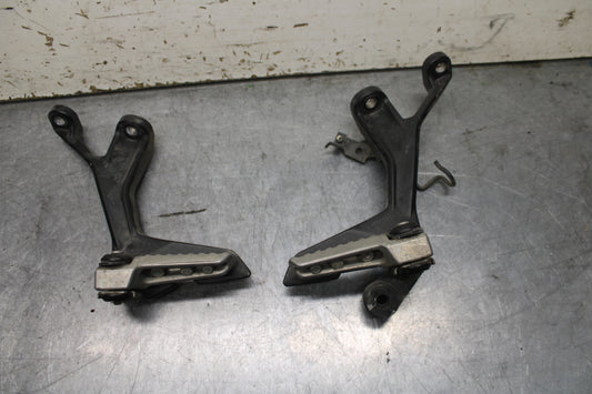 24 KAWASAKI NINJA 500 ABS REAR BACK PASSENGER PEG SET PAIR BB744