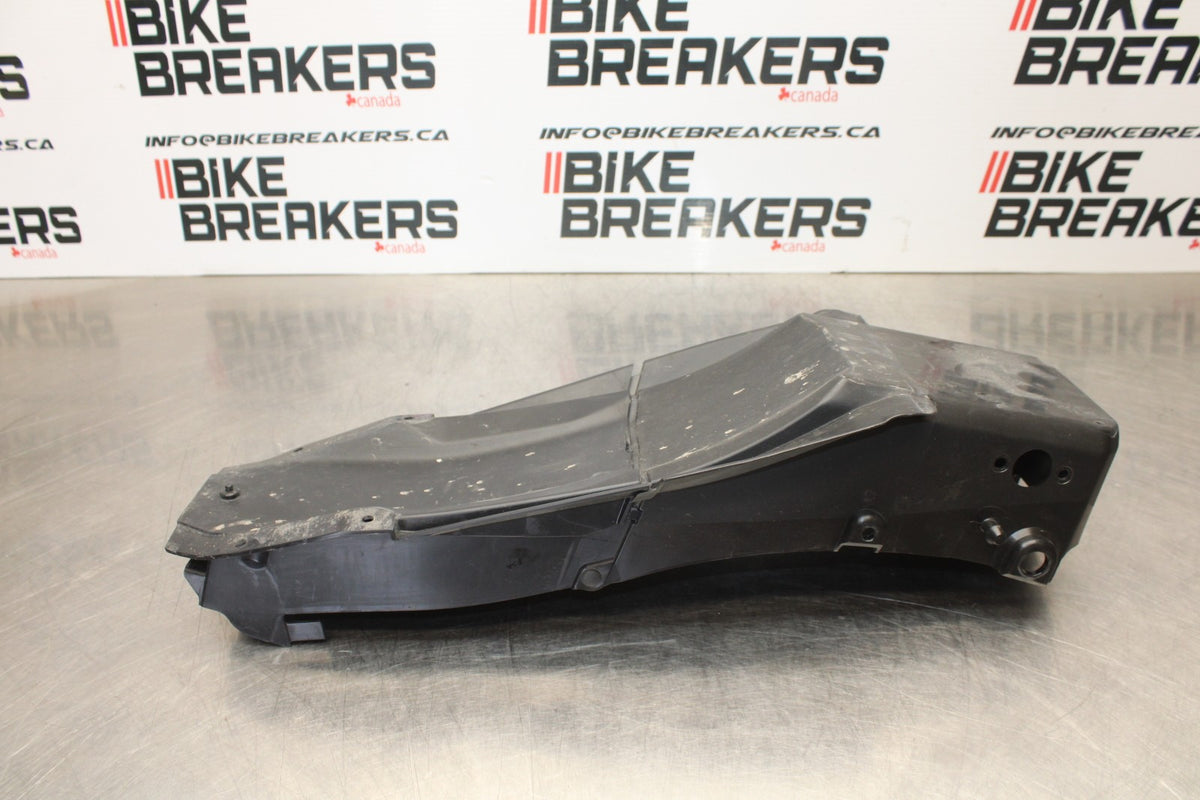 23-24 YAMAHA MT-07 REAR BACK TAIL UNDERTAIL BATTERY TRAY PLASTIC BB194